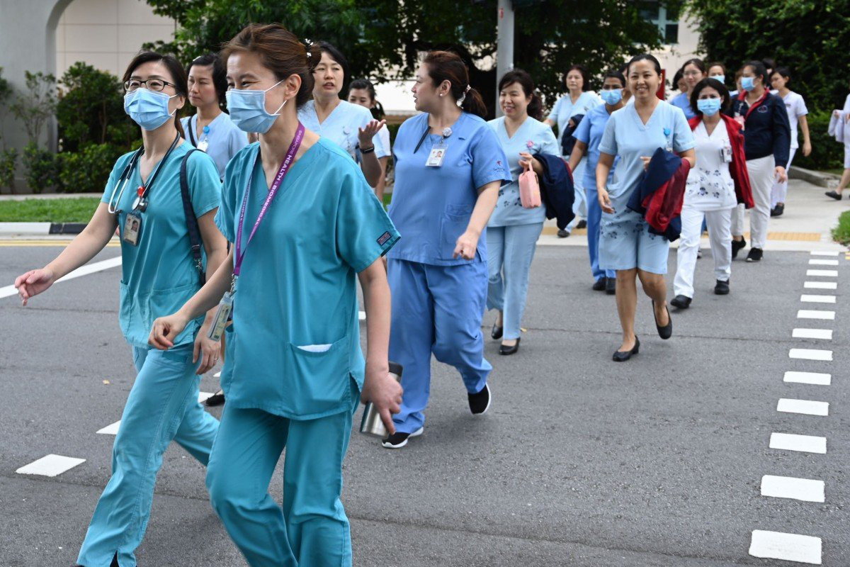 Bài học từ Singapore: Làm thế nào bảo vệ y bác sĩ hiệu quả trước dịch Covid-19 - Ảnh 1. Bài học từ Singapore: Làm thế nào bảo vệ y bác sĩ hiệu quả trước dịch Covid-19 - Ảnh 1.