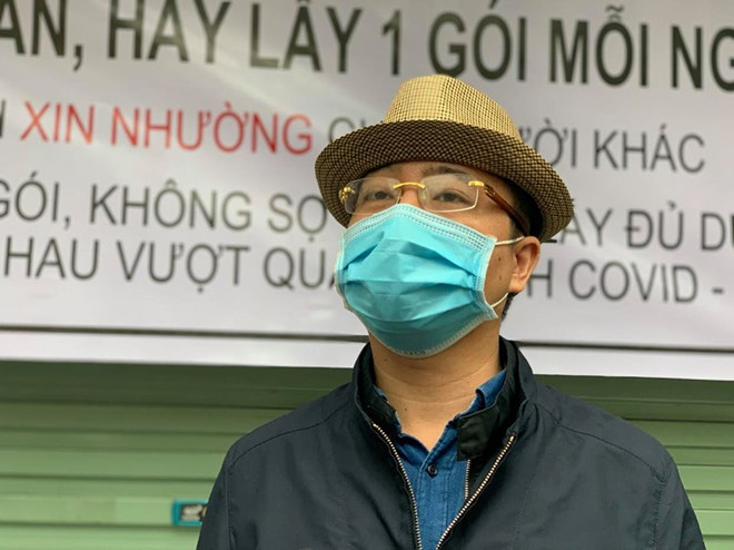 Người nghèo Sài Gòn, Hà Nội ấm lòng với ‘ATM gạo’ và những suất ăn miễn phí những ngày cách li xã hội - Ảnh 5. Người nghèo Sài Gòn, Hà Nội ấm lòng với ‘ATM gạo’ và những suất ăn miễn phí những ngày cách li xã hội - Ảnh 5.