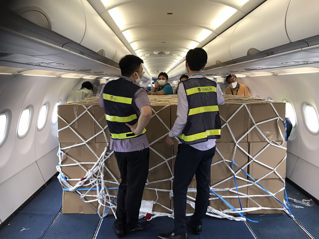 Ngừng chở khách tới Việt Nam, máy bay chật kín hàng hóa - Ảnh 2. Ngừng chở khách tới Việt Nam, máy bay chật kín hàng hóa - Ảnh 2.