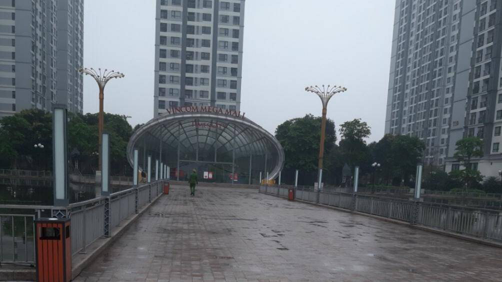 Phạt 28 người ra ngoài không lí do ở khu chung cư Times City Hà Nội - Ảnh 2. Phạt 28 người ra ngoài không lí do ở khu chung cư Times City Hà Nội - Ảnh 2.