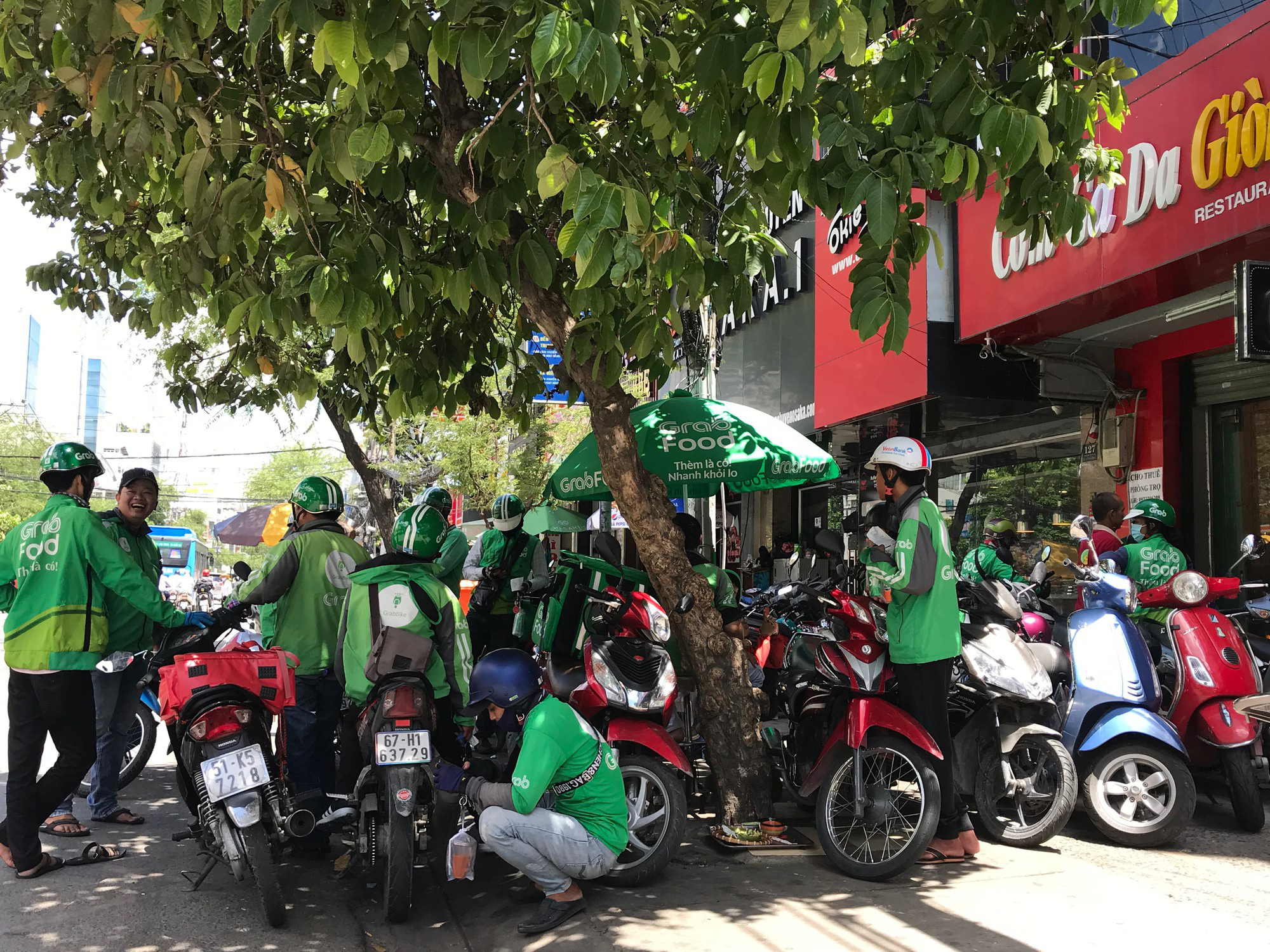 Bộ Công Thương bác tin đồn bán hàng online, mua mang đi sẽ bị phạt nặng - Ảnh 1.