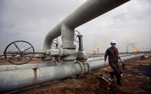 OPEC và Nga đồng ý cắt giảm 10 triệu thùng dầu mỗi ngày, giá dầu vẫn giảm