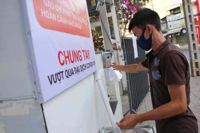 Bí mật của Hoàng Tuấn Anh - ông chủ ATM gạo từ thiện đình đám - Ảnh 6. Bí mật của Hoàng Tuấn Anh - ông chủ ATM gạo từ thiện đình đám - Ảnh 6.