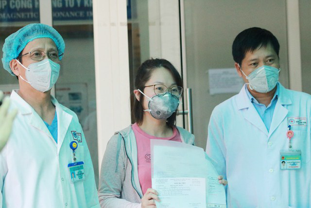 16 ca COVID-19 khỏi bệnh trong ngày, Việt Nam đã chữa khỏi được 54% số ca nhiễm - Ảnh 1. 16 ca COVID-19 khỏi bệnh trong ngày, Việt Nam đã chữa khỏi được 54% số ca nhiễm - Ảnh 1.