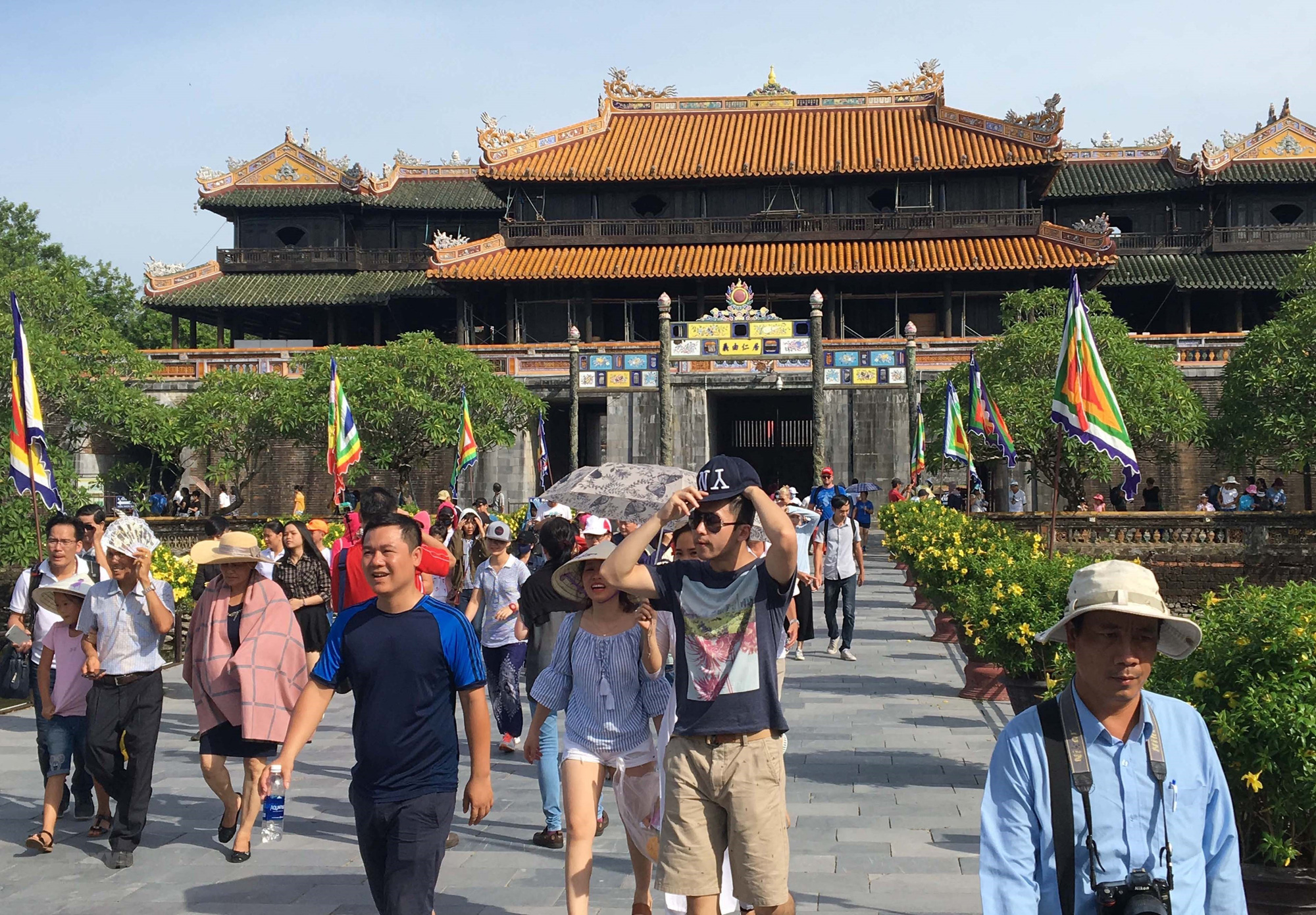 Đề xuất bổ sung các giải pháp tháo gỡ khó khăn cho ngành du lịch Việt Nam do ảnh hưởng của dịch Covid-19 - Ảnh 1.