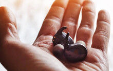 Khử trùng tai nghe Headphones, Earbuds mùa dịch Covid-19: Tưởng khó mà dễ