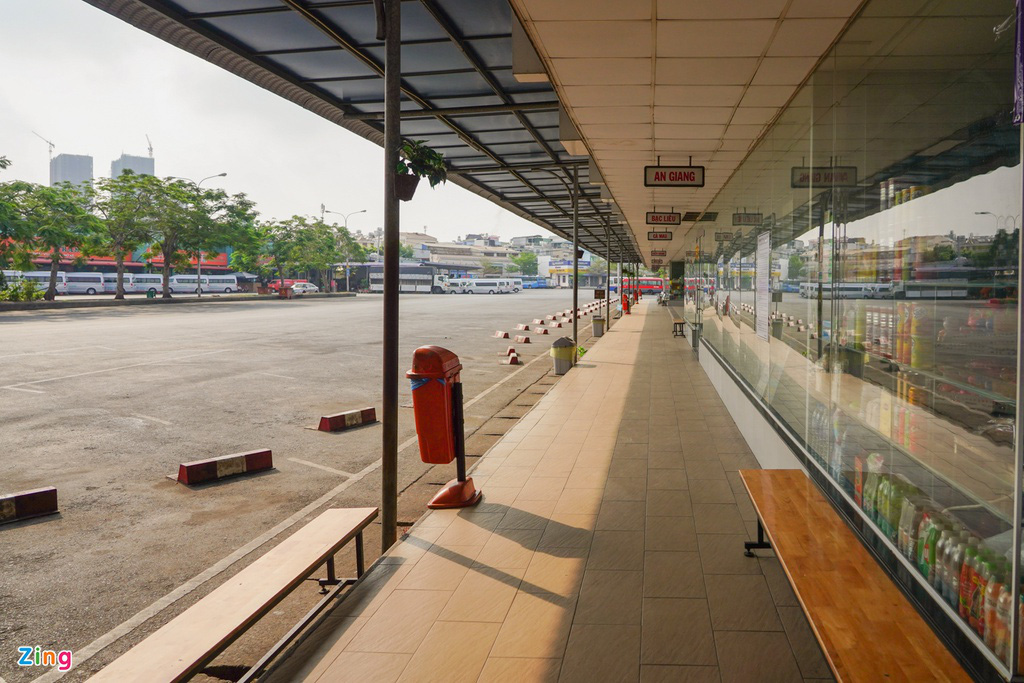 Trống vắng khác thường tại các bến xe ở TP HCM - Ảnh 11.