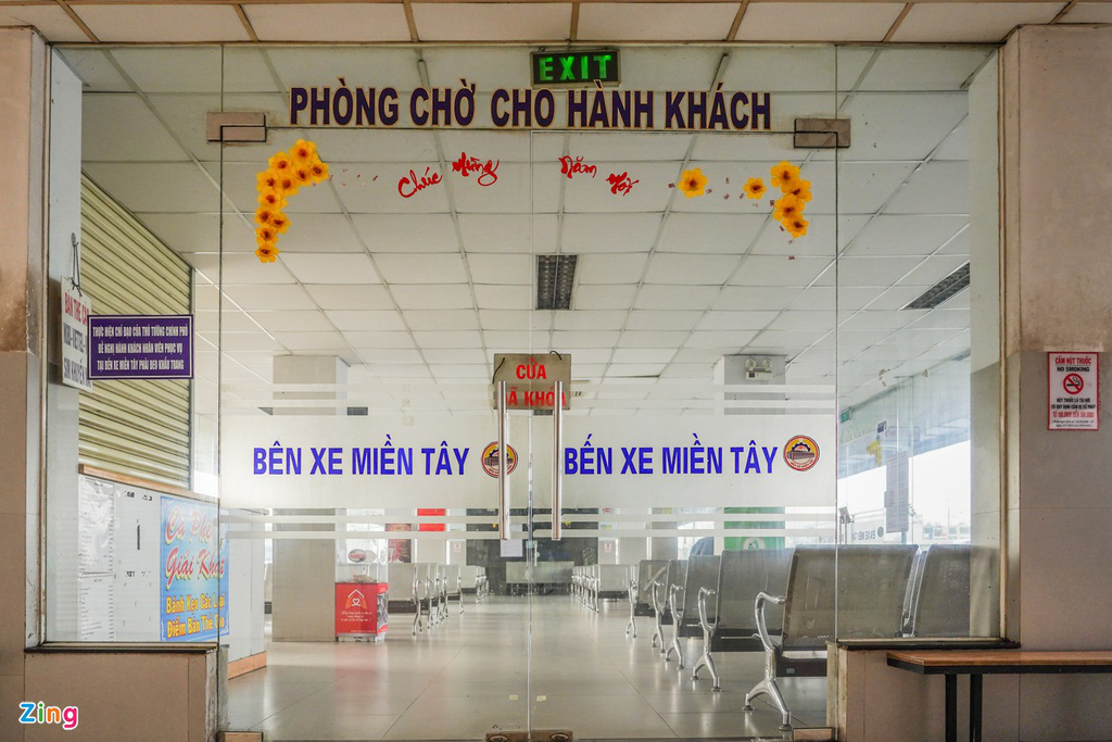 Trống vắng khác thường tại các bến xe ở TP HCM - Ảnh 10.