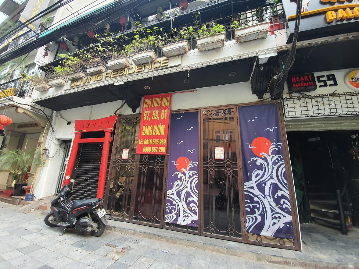 Giảm sốc 60 triệu đồng, mặt bằng đất 'vàng' Hà Nội vẫn khóa cửa bỏ không - Ảnh 1. Giảm sốc 60 triệu đồng, mặt bằng đất 'vàng' Hà Nội vẫn khóa cửa bỏ không - Ảnh 1.