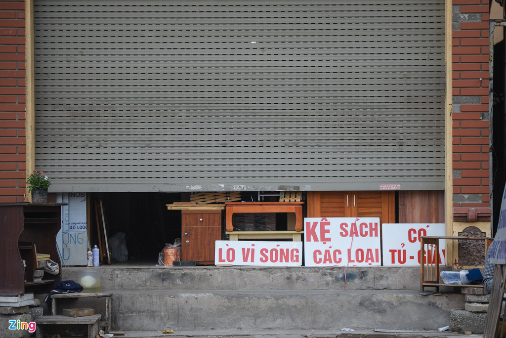Cảnh buôn bán thò thụt trong lệnh cách ly xã hội - Ảnh 1. Cảnh buôn bán thò thụt trong lệnh cách ly xã hội - Ảnh 1.