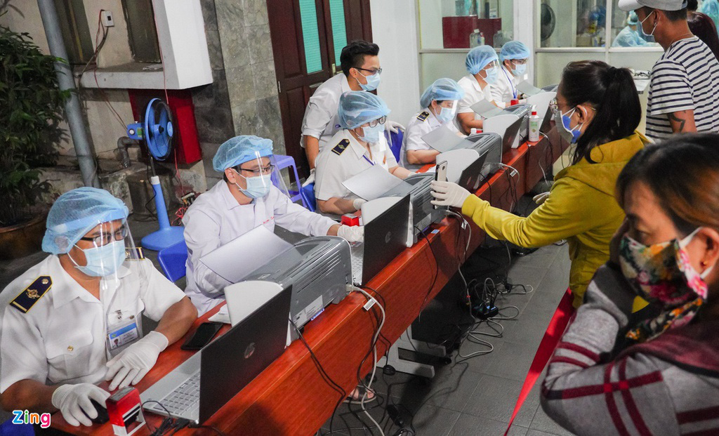 Xét nghiệm Covid-19 cho tất cả hành khách đến ga Sài Gòn - Ảnh 2. Xét nghiệm Covid-19 cho tất cả hành khách đến ga Sài Gòn - Ảnh 2.