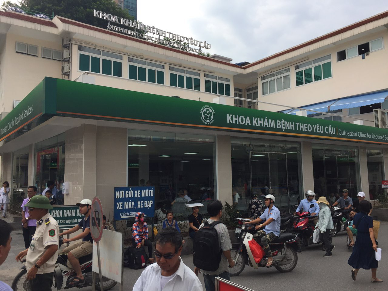 Từ 12/4, người dân khám chữa bệnh bình thường tại Bệnh viện Bạch Mai - Ảnh 1.