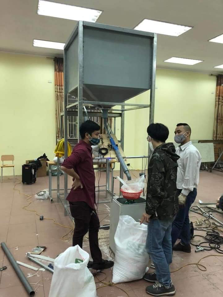 Chủ 'cây ATM gạo' đầu tiên ở Hà Nội mở thêm điểm phát gạo miễn phí - Ảnh 3. Chủ 'cây ATM gạo' đầu tiên ở Hà Nội mở thêm điểm phát gạo miễn phí - Ảnh 3.