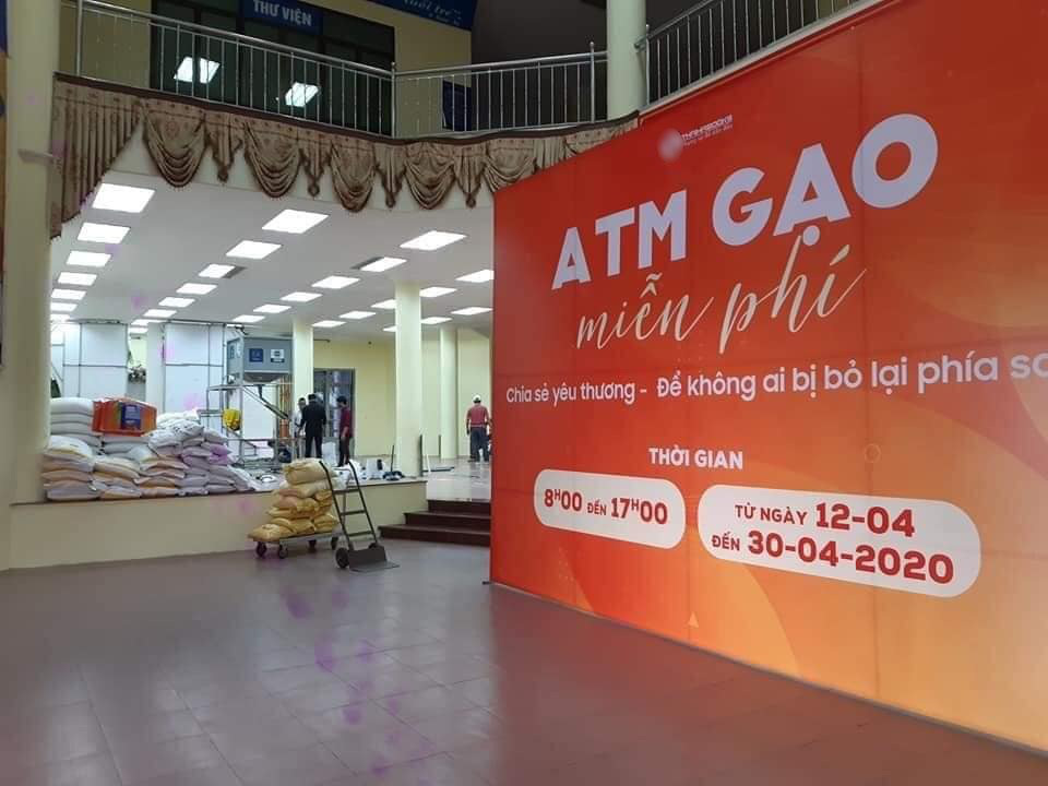 Chủ 'cây ATM gạo' đầu tiên ở Hà Nội mở thêm điểm phát gạo miễn phí - Ảnh 2. Chủ 'cây ATM gạo' đầu tiên ở Hà Nội mở thêm điểm phát gạo miễn phí - Ảnh 2.
