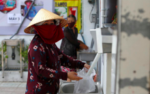 Báo Mỹ viết về 'ATM gạo' của Việt Nam: Không thể tin được nó là thật