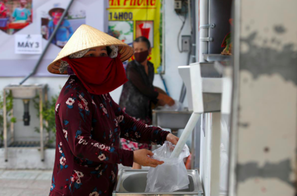 Cây 'ATM gạo' của Việt Nam lên báo Mỹ: 'Tôi không thể tin được nó là thật' - Ảnh 1. Cây 'ATM gạo' của Việt Nam lên báo Mỹ: 'Tôi không thể tin được nó là thật' - Ảnh 1.
