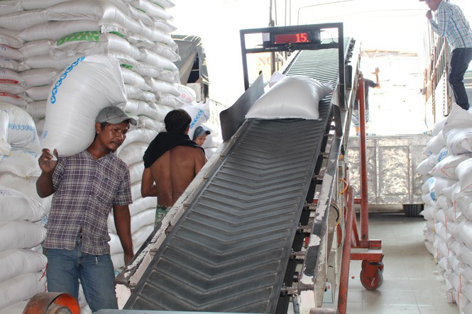 Doanh nghiệp cầu cứu Thủ tướng vì 'bất cập' mở tờ khai xuất khẩu gạo giữa đêm - Ảnh 1. Doanh nghiệp cầu cứu Thủ tướng vì 'bất cập' mở tờ khai xuất khẩu gạo giữa đêm - Ảnh 1.