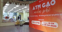 Chủ 'cây ATM gạo' đầu tiên ở Hà Nội mở thêm điểm phát gạo miễn phí