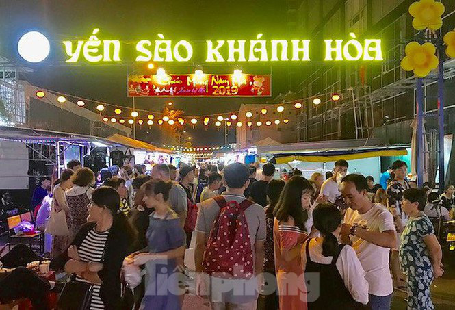 Khánh Hoà: Lùm xùm khu chợ đêm xây loạt ki ốt ngoài qui hoạch - Ảnh 1. Khánh Hoà: Lùm xùm khu chợ đêm xây loạt ki ốt ngoài qui hoạch - Ảnh 1.