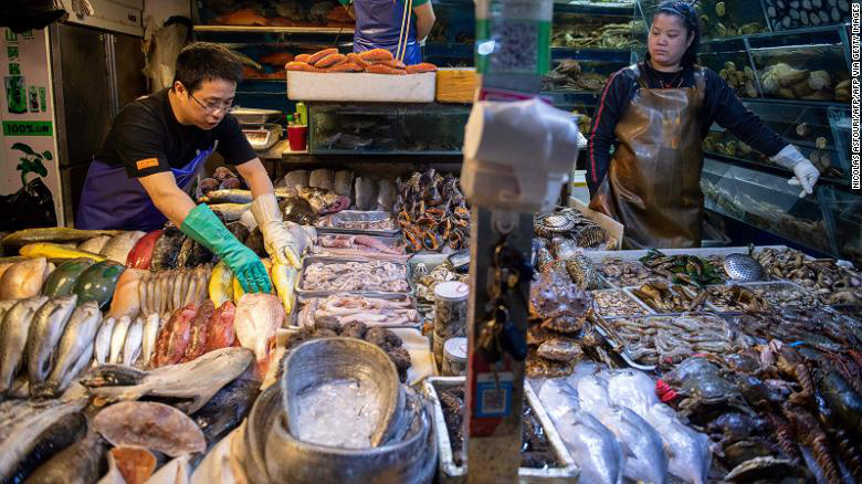 Bị cho là nguyên nhân gây ra Covid-19, những khu 'chợ ướt' tại Trung Quốc liệu có tiếp tục hoạt động? - Ảnh 1.