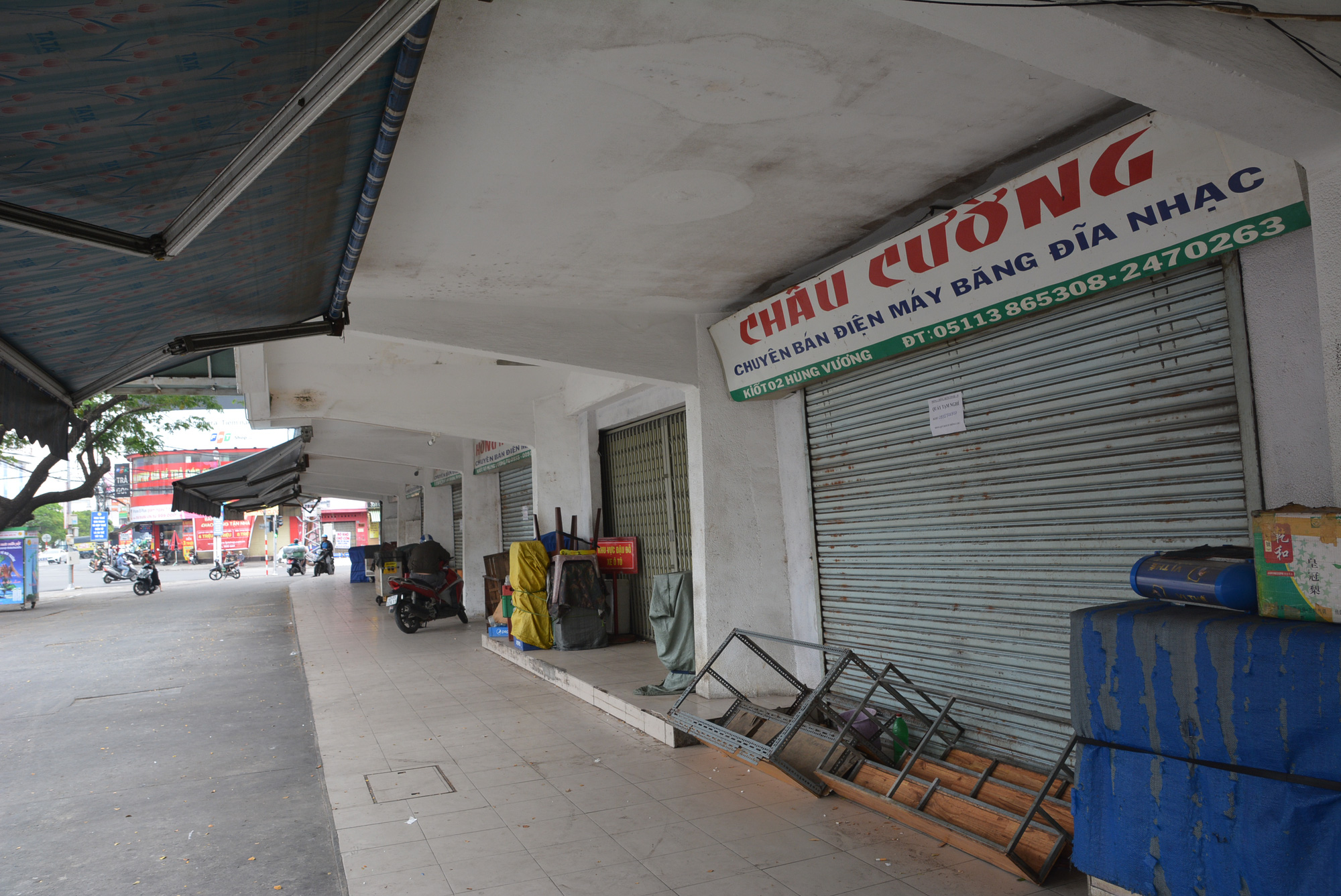 Chợ Cồn lâu đời nhất Đà Nẵng 'cửa đóng then cài' vì Covid-19, hàng trăm người đang chờ hỗ trợ tiền - Ảnh 6. Chợ Cồn lâu đời nhất Đà Nẵng 'cửa đóng then cài' vì Covid-19, hàng trăm người đang chờ hỗ trợ tiền - Ảnh 6.
