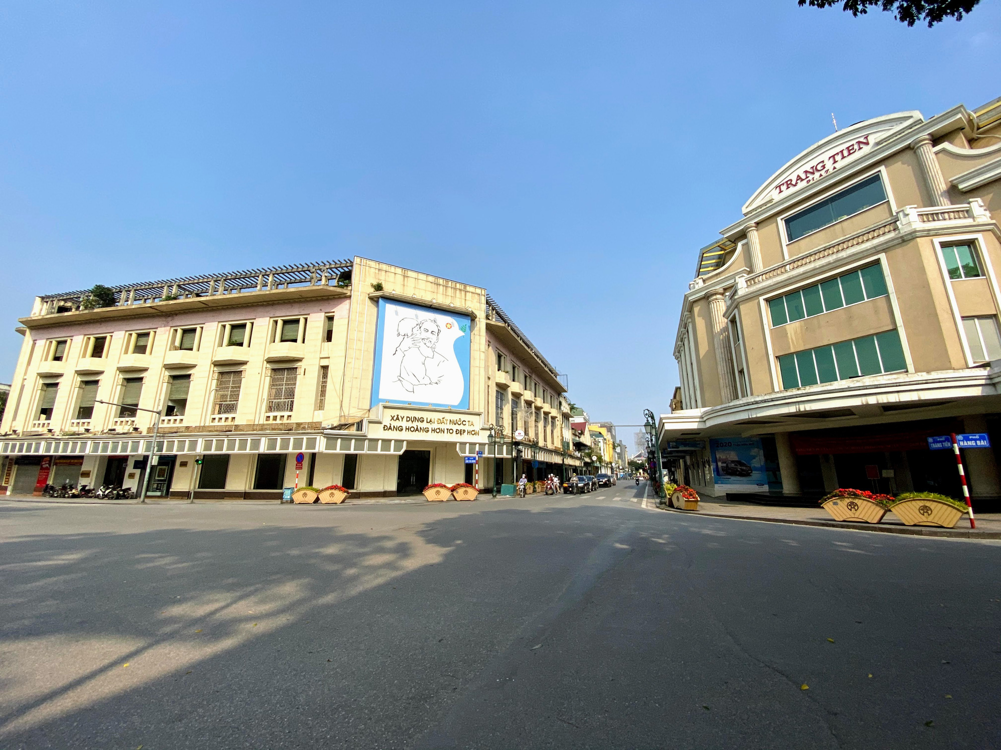 Hà Nội lặng lẽ trước giờ G - Ảnh 11.