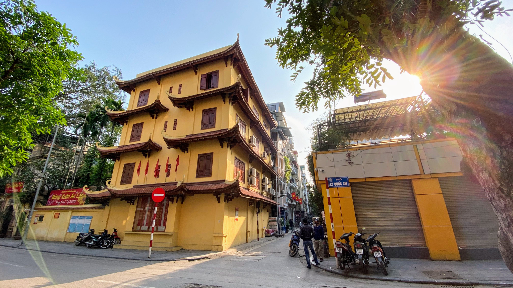Hà Nội lặng lẽ trước giờ G - Ảnh 15.