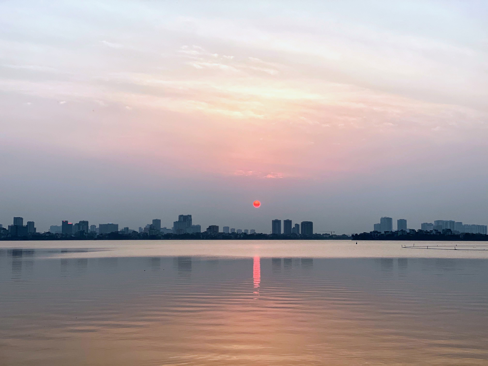 Hà Nội lặng lẽ trước giờ G - Ảnh 25.