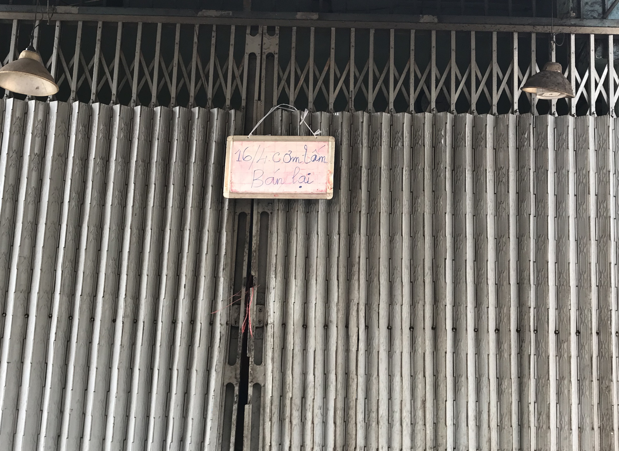 Cửa hàng, quán ăn Sài Gòn nín thở chờ lệnh cách li xã hội - Ảnh 5. Cửa hàng, quán ăn Sài Gòn nín thở chờ lệnh cách li xã hội - Ảnh 5.