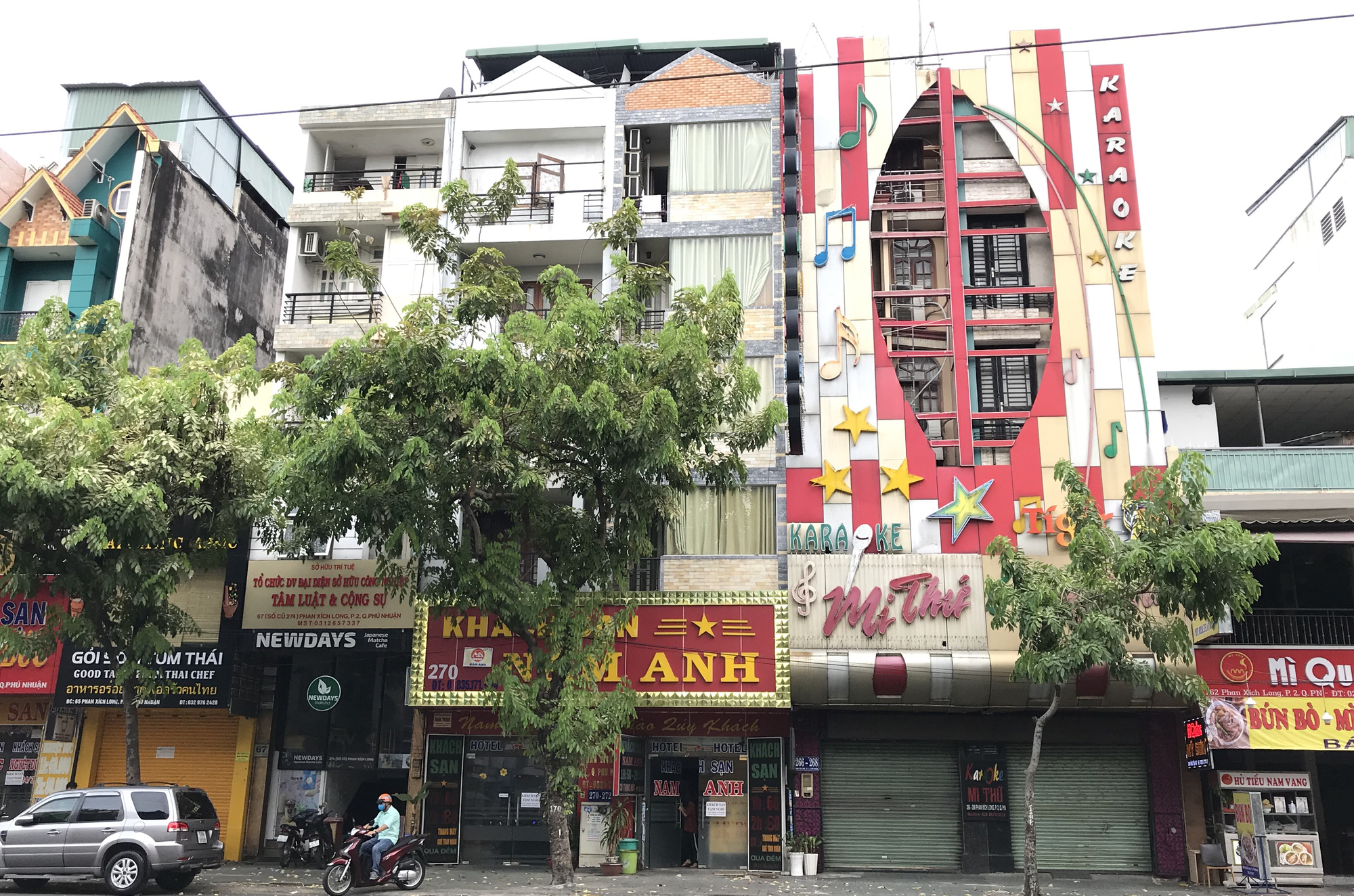 Cửa hàng, quán ăn Sài Gòn nín thở chờ lệnh cách li xã hội - Ảnh 1. Cửa hàng, quán ăn Sài Gòn nín thở chờ lệnh cách li xã hội - Ảnh 1.