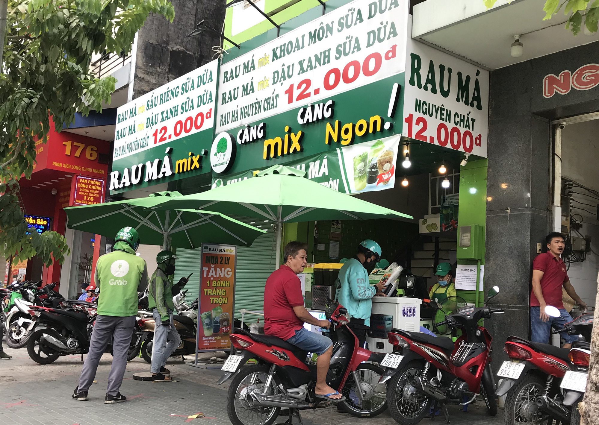 Cửa hàng, quán ăn Sài Gòn nín thở chờ lệnh cách li xã hội - Ảnh 11. Cửa hàng, quán ăn Sài Gòn nín thở chờ lệnh cách li xã hội - Ảnh 11.