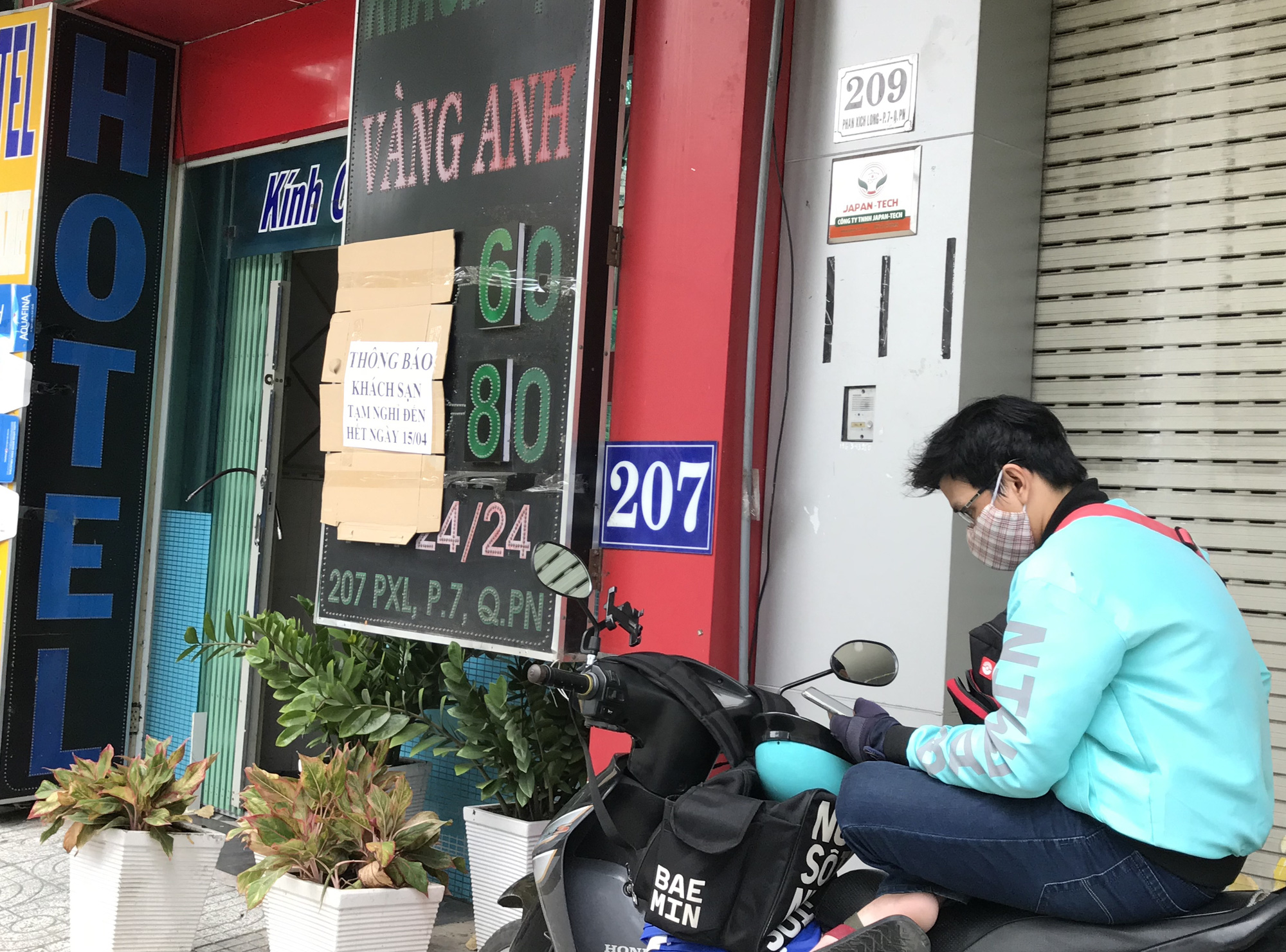 Cửa hàng, quán ăn Sài Gòn nín thở chờ lệnh cách li xã hội - Ảnh 6. Cửa hàng, quán ăn Sài Gòn nín thở chờ lệnh cách li xã hội - Ảnh 6.