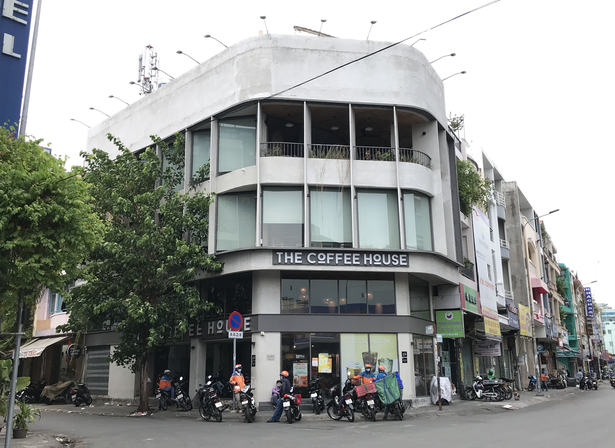Cửa hàng, quán ăn Sài Gòn nín thở chờ lệnh cách li xã hội - Ảnh 12. Cửa hàng, quán ăn Sài Gòn nín thở chờ lệnh cách li xã hội - Ảnh 12.
