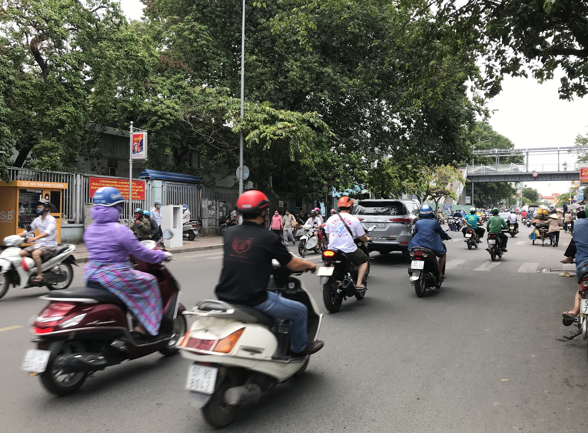 Cửa hàng, quán ăn Sài Gòn nín thở chờ lệnh cách li xã hội - Ảnh 15. Cửa hàng, quán ăn Sài Gòn nín thở chờ lệnh cách li xã hội - Ảnh 15.