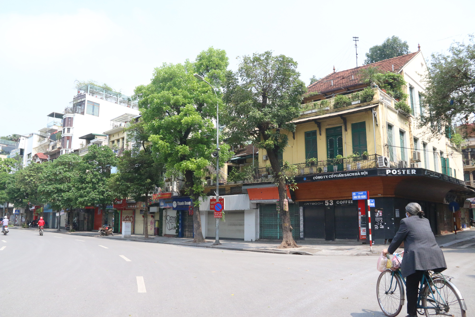 Cách li xã hội sau 15/4: Nhiều người ủng hộ, một số mong nới lỏng - Ảnh 1. Cách li xã hội sau 15/4: Nhiều người ủng hộ, một số mong nới lỏng - Ảnh 1.