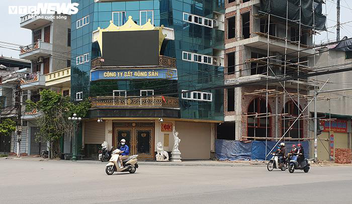 Hai tòa nhà của Đường 'Nhuệ' vi phạm trật tự xây dựng, vẫn đứng sừng sững - Ảnh 4. Hai tòa nhà của Đường 'Nhuệ' vi phạm trật tự xây dựng, vẫn đứng sừng sững - Ảnh 4.