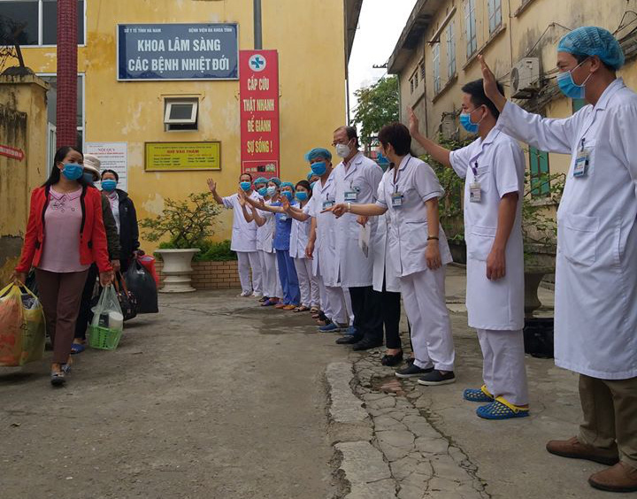 3 nhân viên công ty Trường Sinh khỏi bệnh. (Ảnh: Sức khỏe Đời sống).