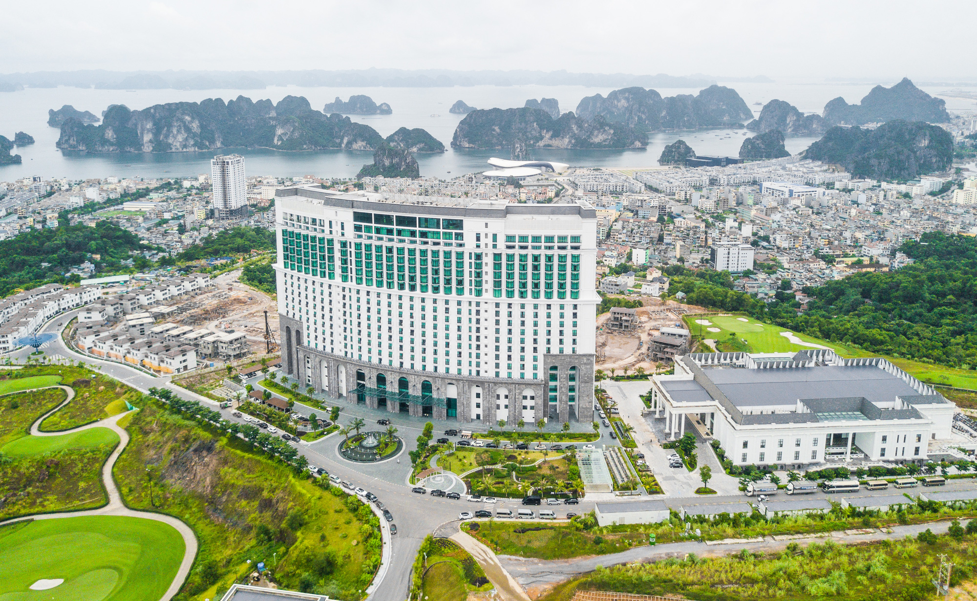 FLCHomes tạm dừng trả lợi nhuận cam kết vô thời hạn tại loạt dự án nghỉ dưỡng ở Quy Nhơn, Bình Định, Hạ Long... - Ảnh 2. FLCHomes tạm dừng trả lợi nhuận cam kết vô thời hạn tại loạt dự án nghỉ dưỡng ở Quy Nhơn, Bình Định, Hạ Long... - Ảnh 2.