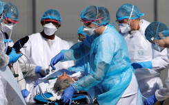 Cập nhật Covid-19 thế giới ngày 16/4: Ông Trump cho biết Mỹ đã qua đỉnh dịch về số ca nhiễm, Singapore tăng kỉ lục 447 trường hợp mới trong ngày