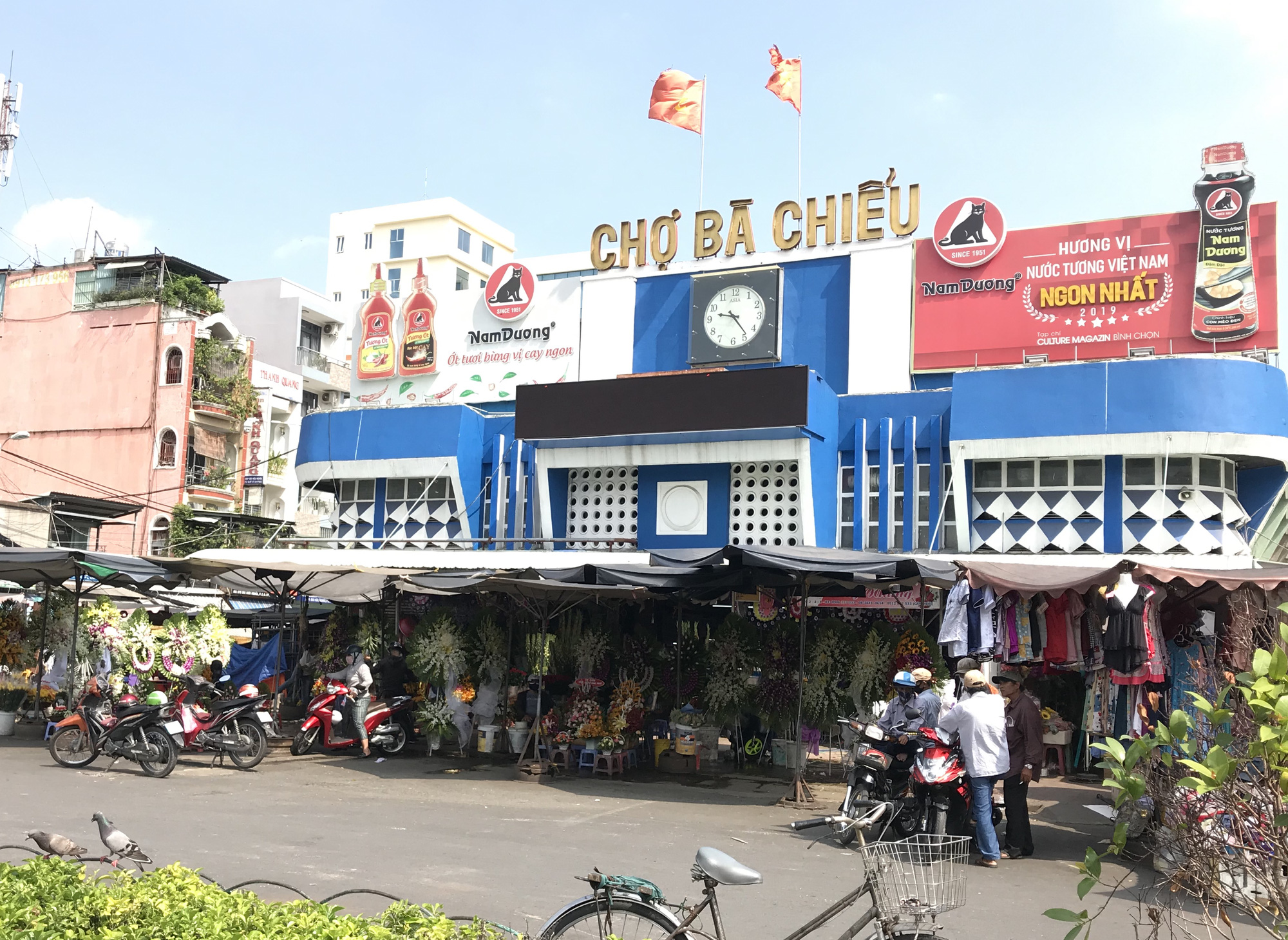 Karaoke, hớt tóc, trung tâm thương mại Sài Gòn tiếp tục đóng cửa, quán ăn hoạt động cầm chừng khi cách li xã hội thêm 1 tuần - Ảnh 15.