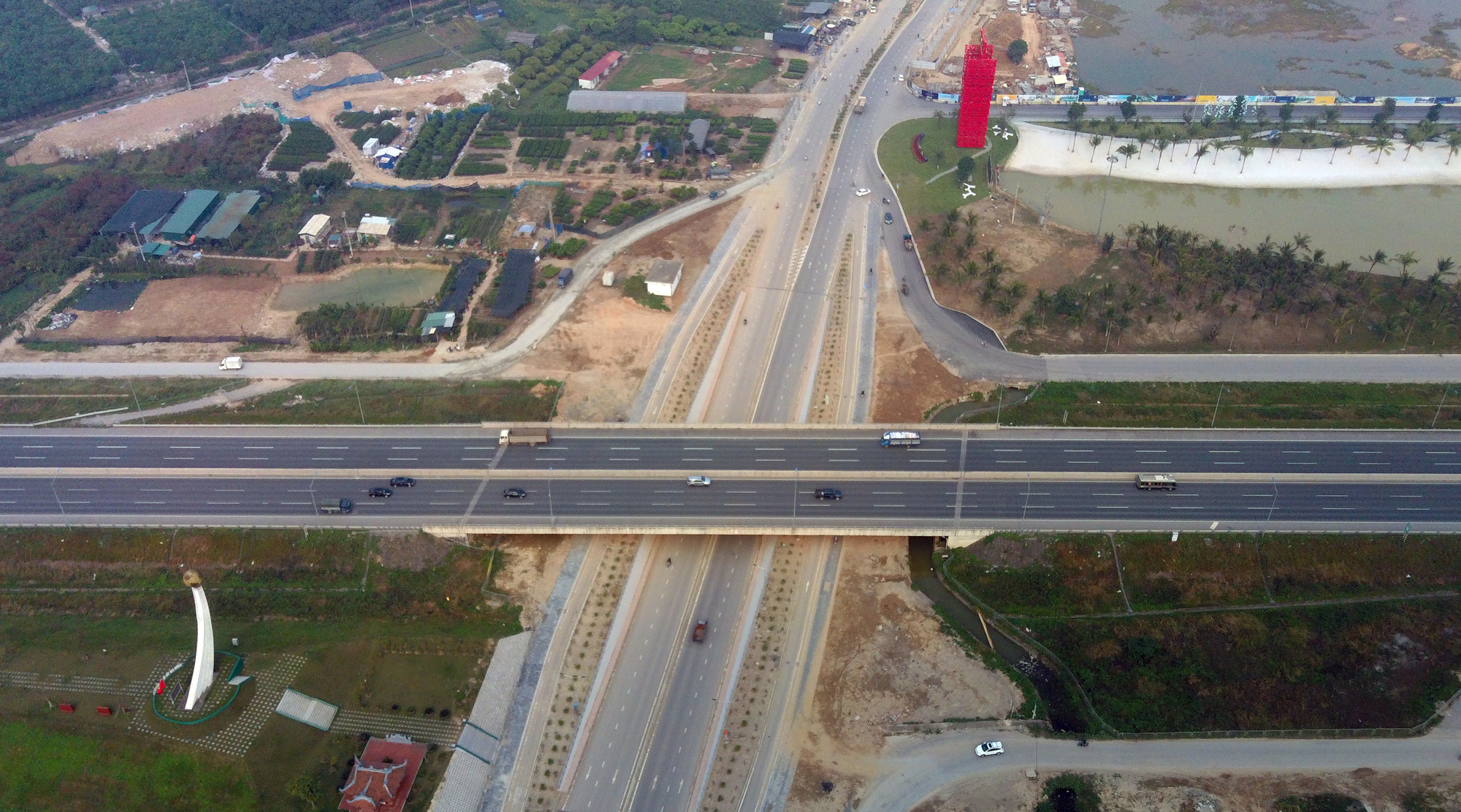 Giải phóng mặt bằng cao tốc Bắc - Nam chậm tiến độ, mới đạt 70% - Ảnh 1. Giải phóng mặt bằng cao tốc Bắc - Nam chậm tiến độ, mới đạt 70% - Ảnh 1.
