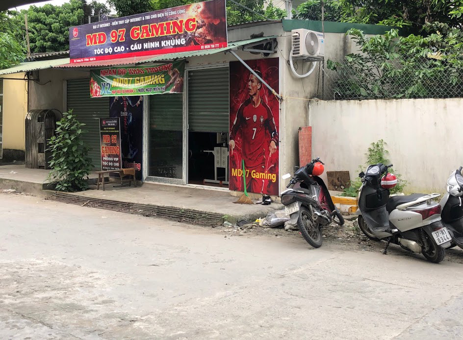 Người dân TP Vinh: 'Tôi cứ tưởng là đã hết cách li xã hội' - Ảnh 4. Người dân TP Vinh: 'Tôi cứ tưởng là đã hết cách li xã hội' - Ảnh 4.