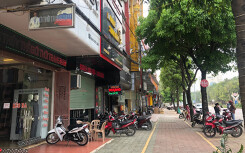 Hàng loạt cửa hàng, dịch vụ không thiết yếu ở Nghệ An mở cửa dù đang cách li xã hội