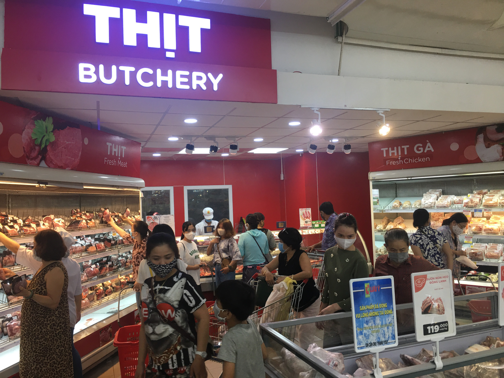 Hàng quán Đà Nẵng vội vã mở cửa trở lại khi thành phố cho bán online - Ảnh 9. Hàng quán Đà Nẵng vội vã mở cửa trở lại khi thành phố cho bán online - Ảnh 9.