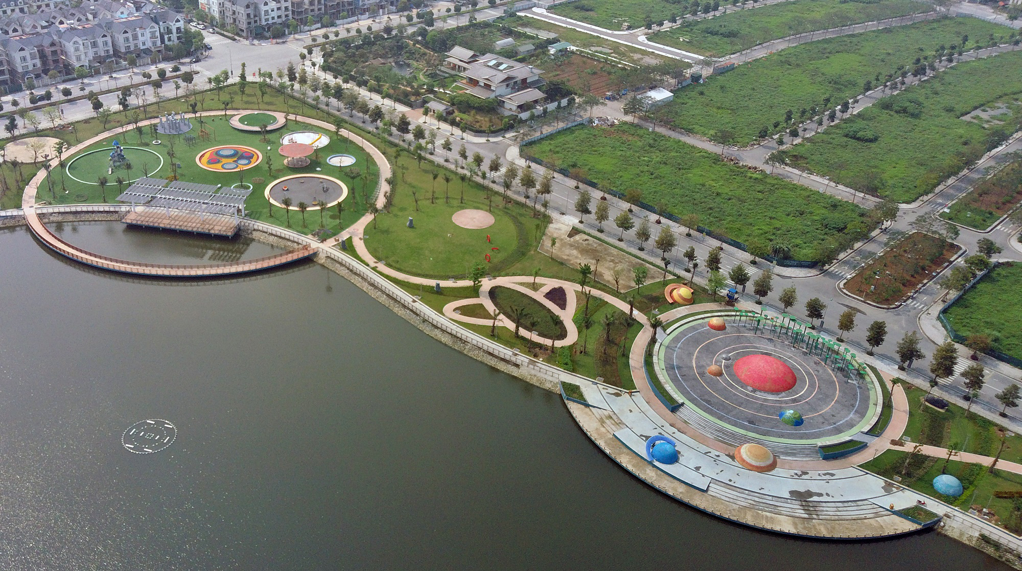 Công viên Thiên văn học đầu tiên Đông Nam Á ở KĐT Dương Nội đẹp lung linh nhìn từ trên cao - Ảnh 13.
