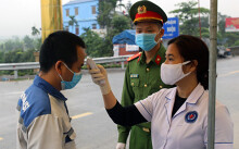 Chốt kiểm soát, giám sát cách li xã hội ở cửa ngõ Thủ đô Hà Nội hoạt động thế nào?