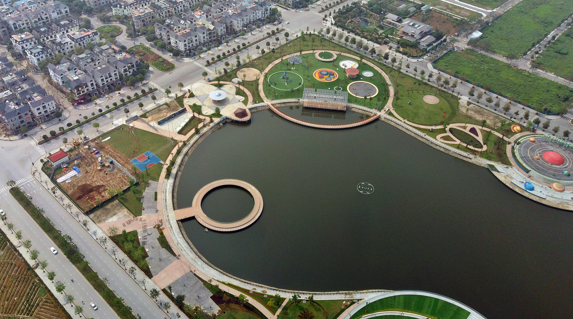 Công viên Thiên văn học đầu tiên Đông Nam Á ở KĐT Dương Nội đẹp lung linh nhìn từ trên cao - Ảnh 8.