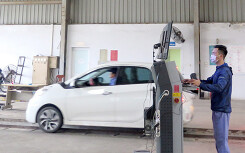 Cách li xã hội 15 ngày chống dịch Covid-19, trung tâm đăng kiểm vẫn mở cửa