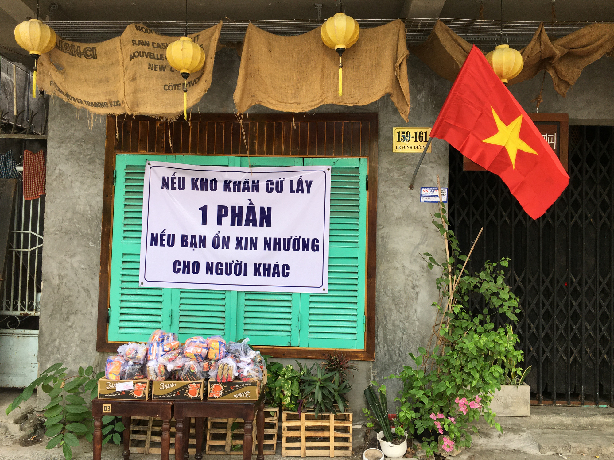 Từ quán cà phê, bánh ngọt đến trà sữa ở Đà Nẵng dừng luôn việc bán online, mang đi khi chính quyền cấm - Ảnh 17. Từ quán cà phê, bánh ngọt đến trà sữa ở Đà Nẵng dừng luôn việc bán online, mang đi khi chính quyền cấm - Ảnh 17.