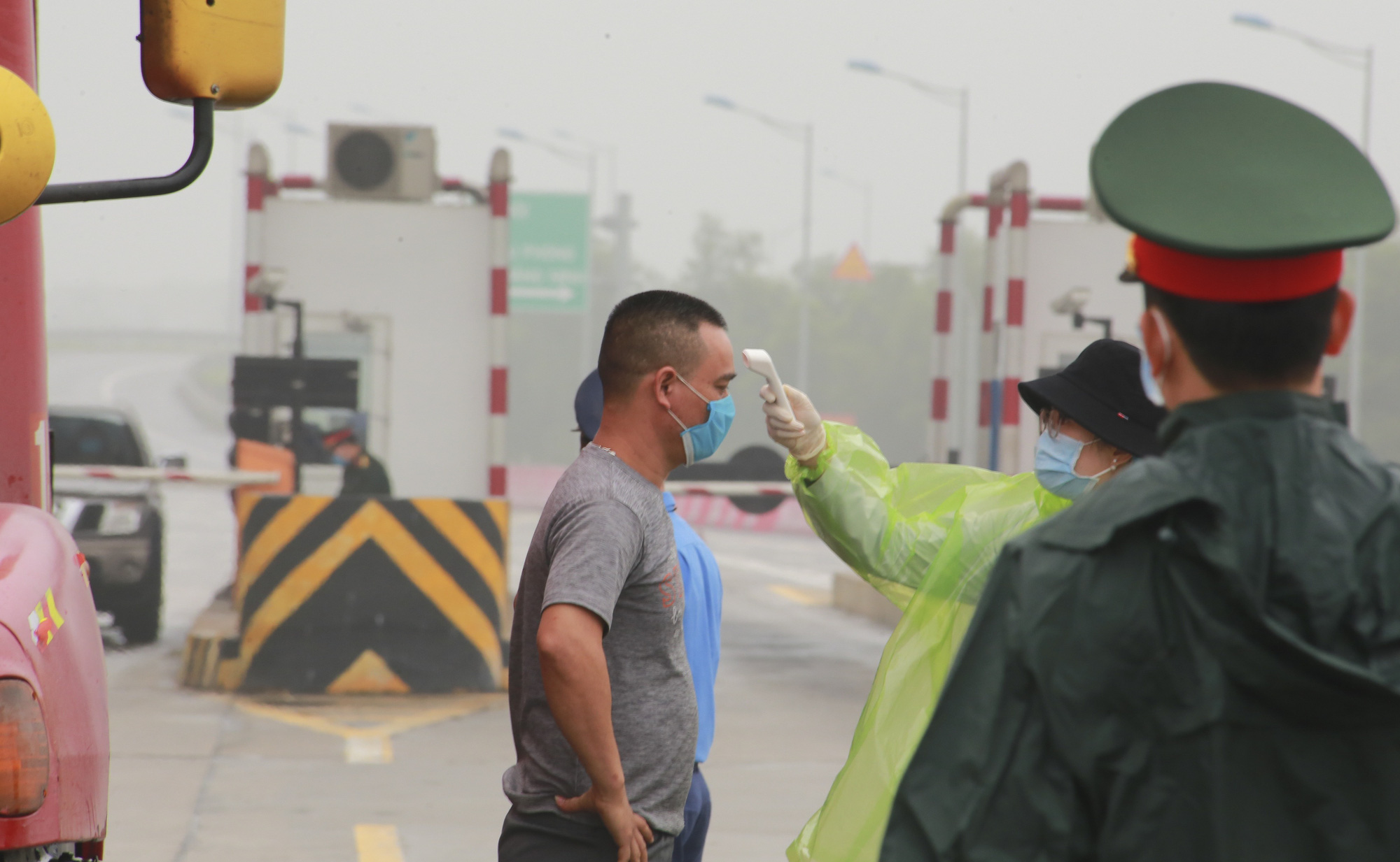 Lập chốt kiểm soát tại cao tốc Hà Nội - Hải Phòng, nhiều xe phải quay đầu - Ảnh 6. Lập chốt kiểm soát tại cao tốc Hà Nội - Hải Phòng, nhiều xe phải quay đầu - Ảnh 6.